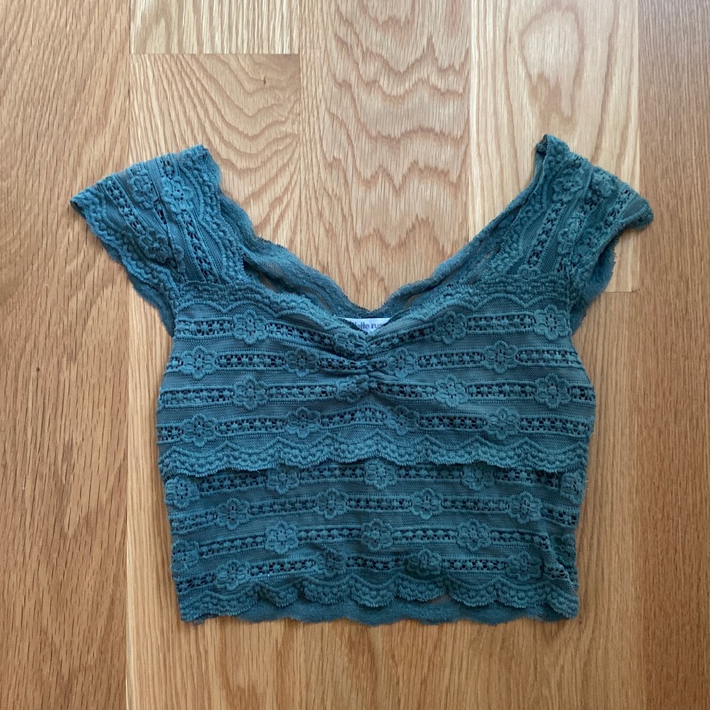 Beautiful green lace tank/T with inlaid flowers